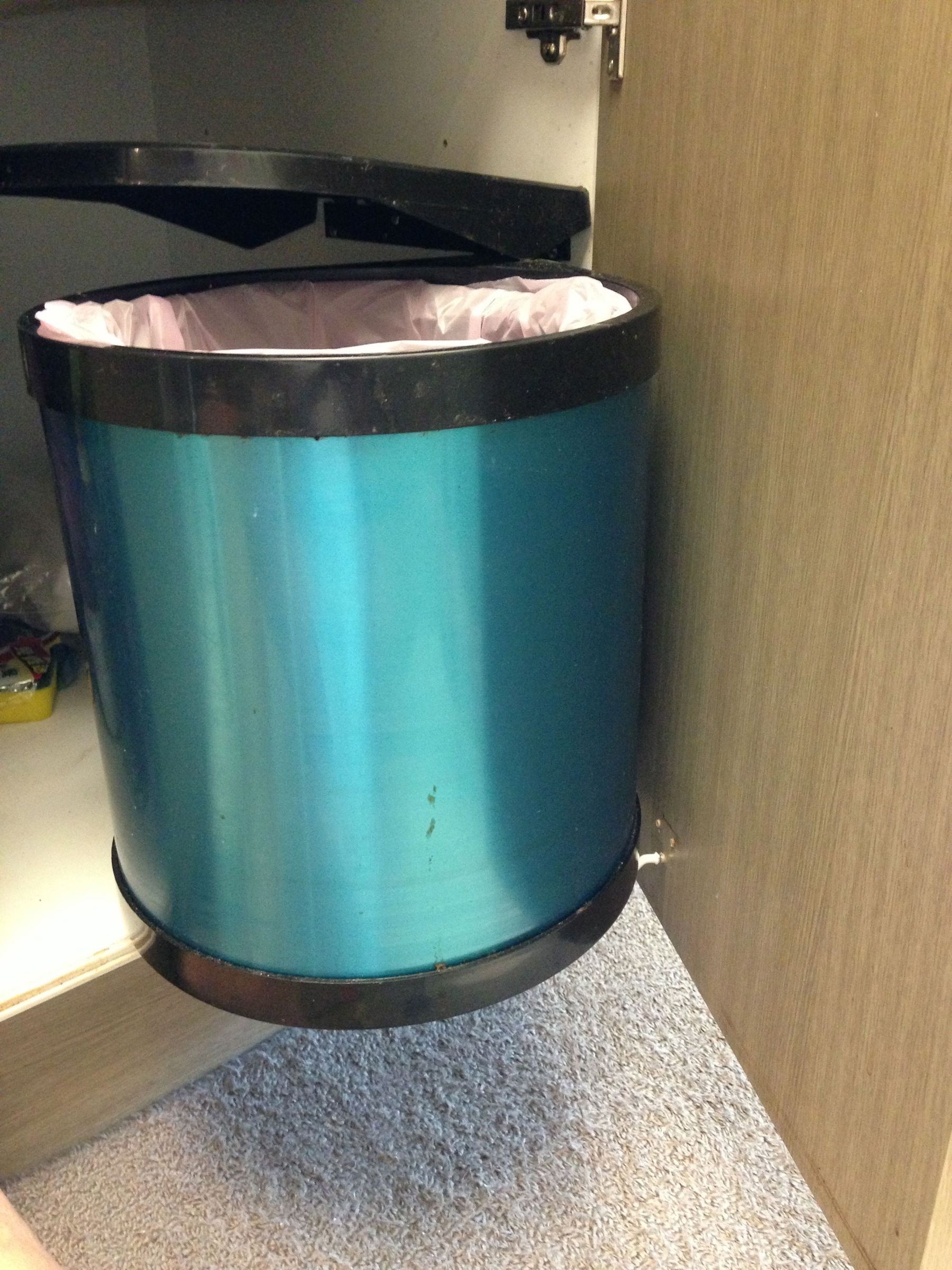 Fixing Underthesink Trash Can 4 Steps Instructables