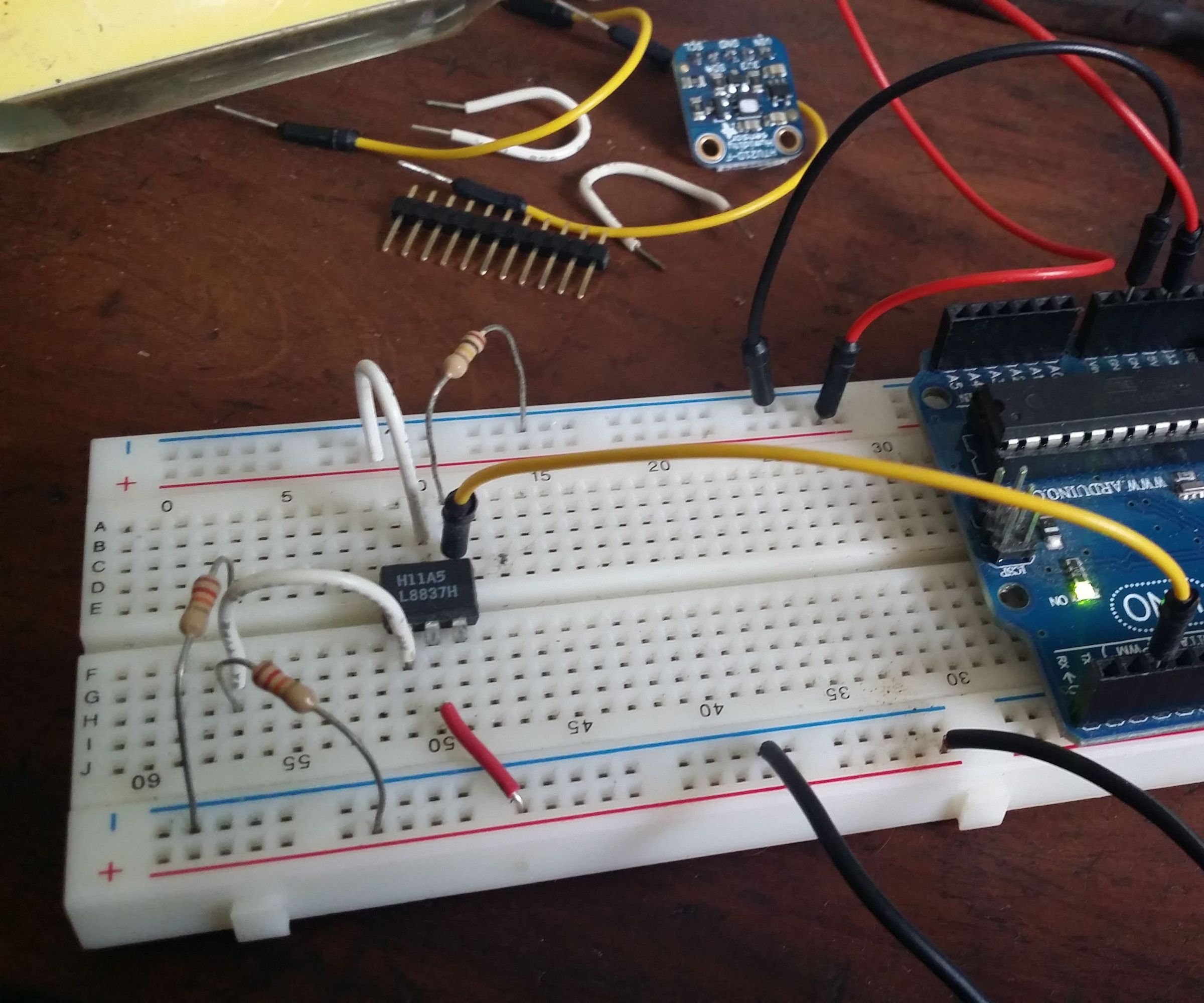 Arduino -  AC Main Frequency Monitor