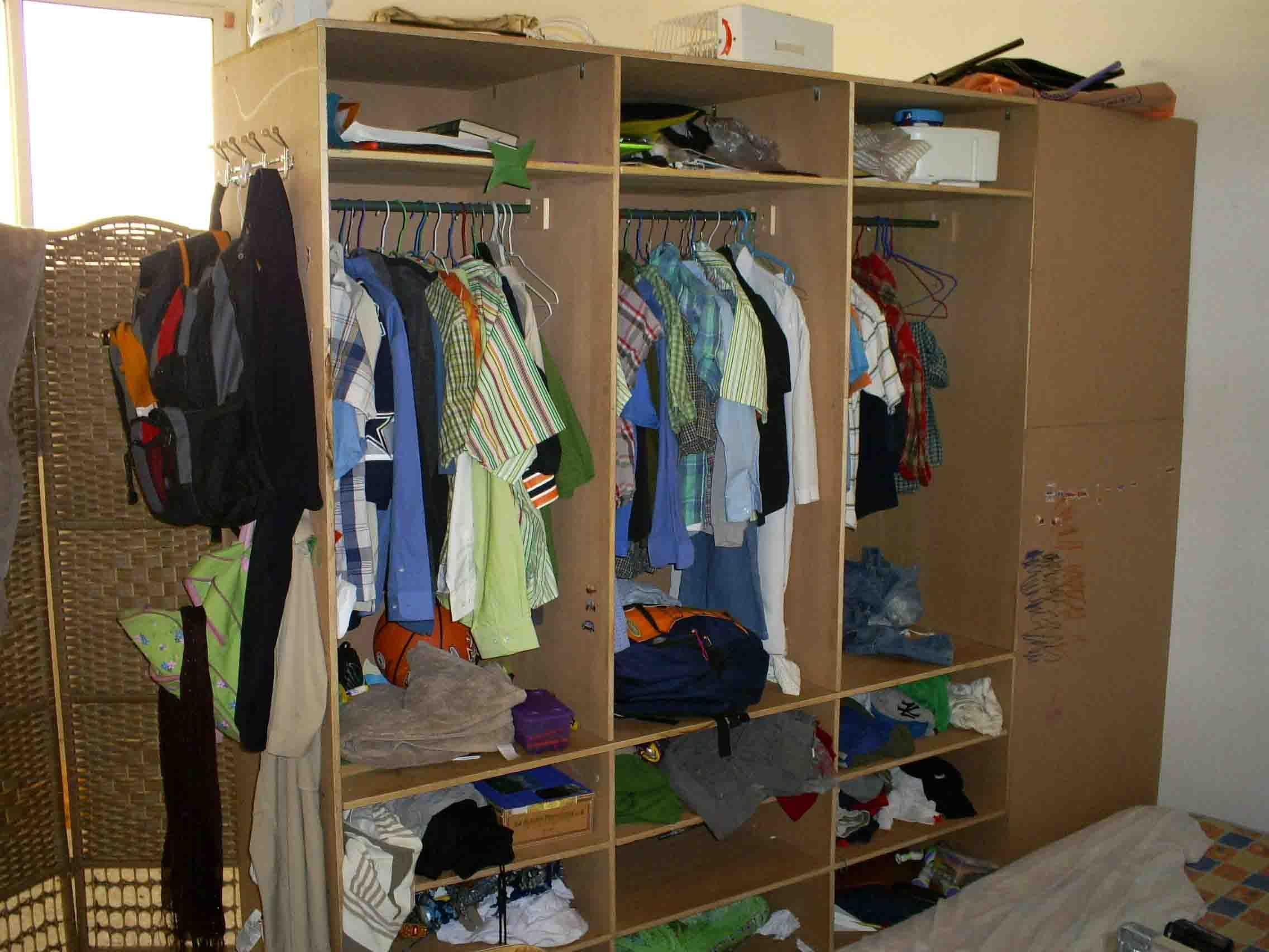 Closet/shelves/divider Thingy