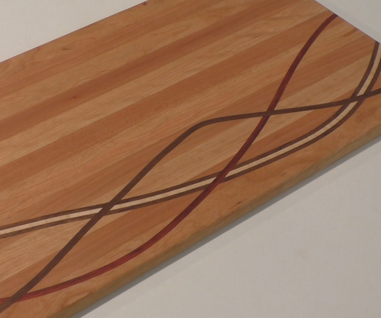 Cutting Board With Curved Inlay