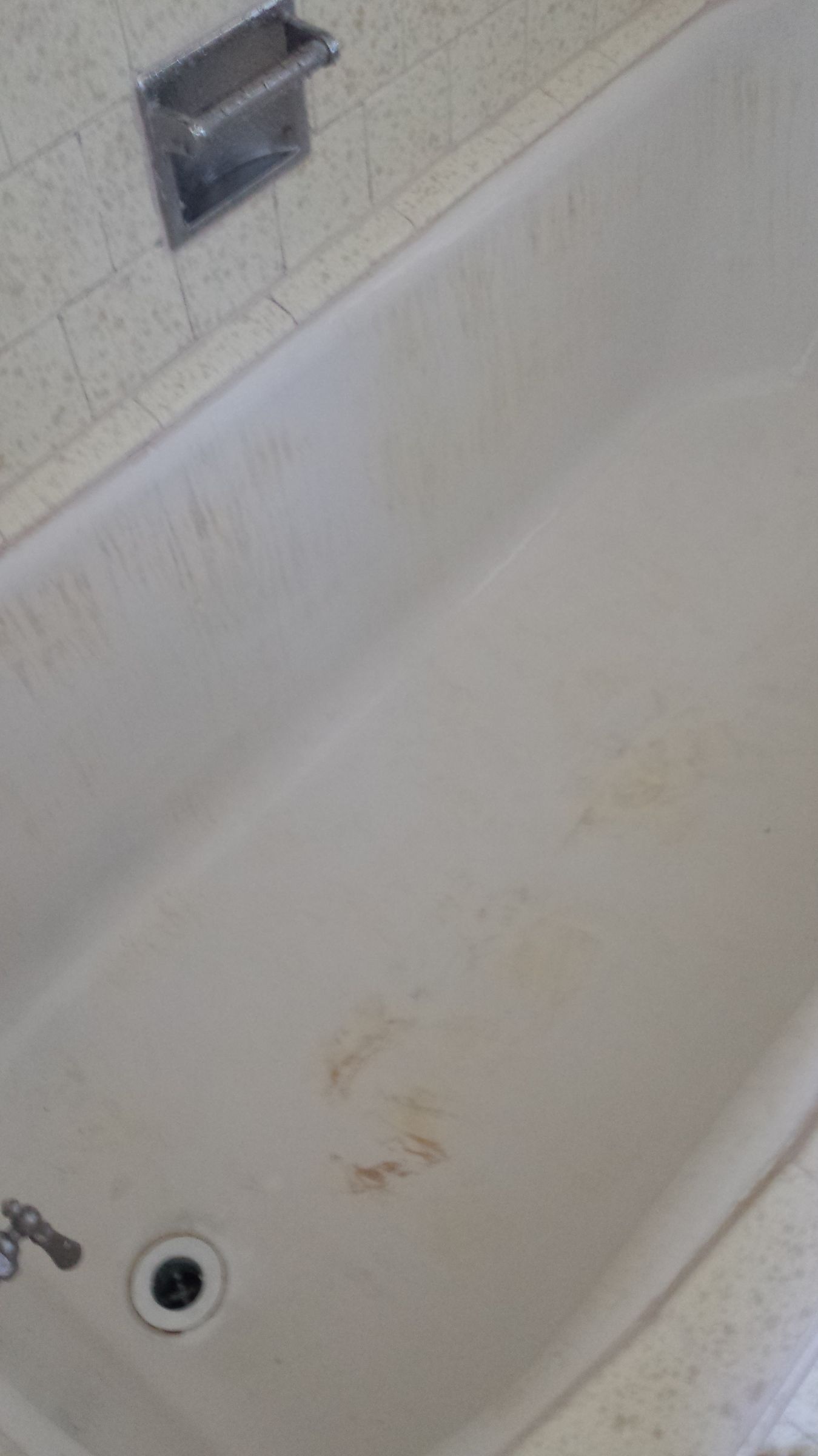 How to Turn Your Bleachstainedred Bathtub White Again 4 Steps (with