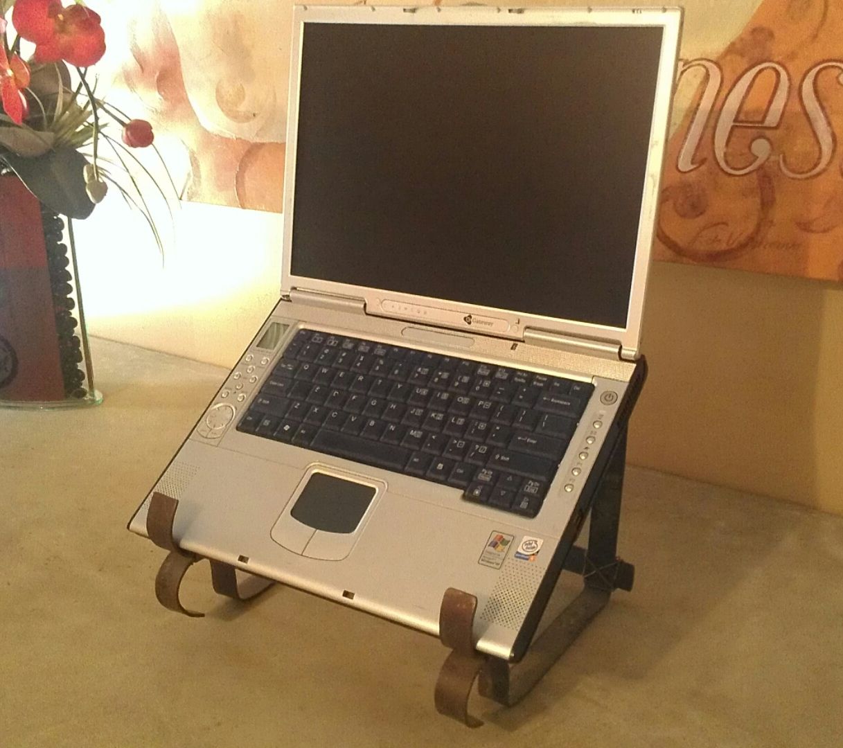 Make a laptop stand from scrap copper / iron