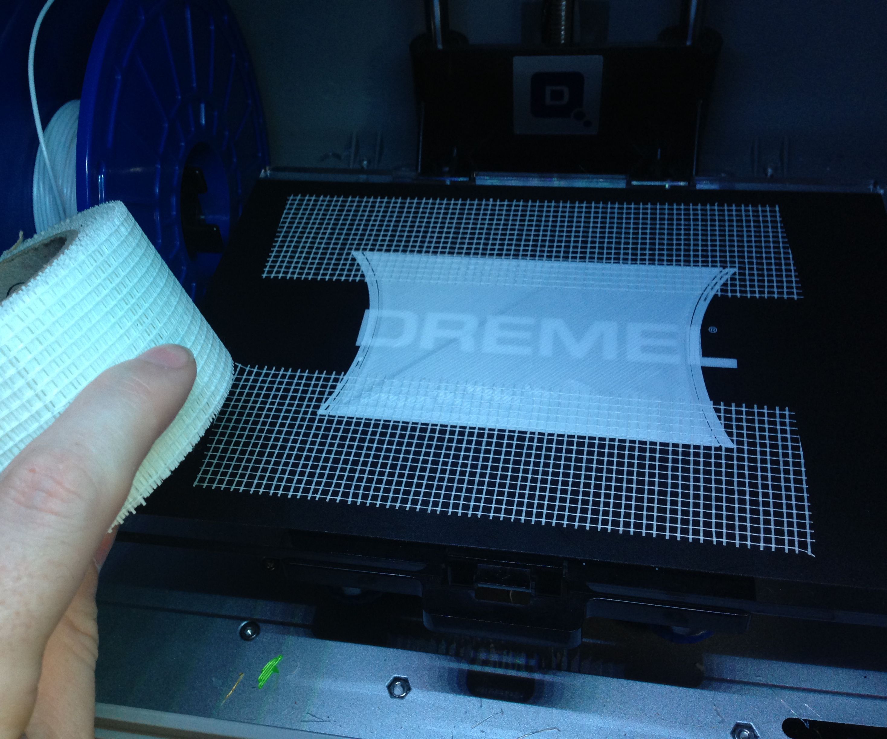 Warp-free 3D printing with adhesive mesh