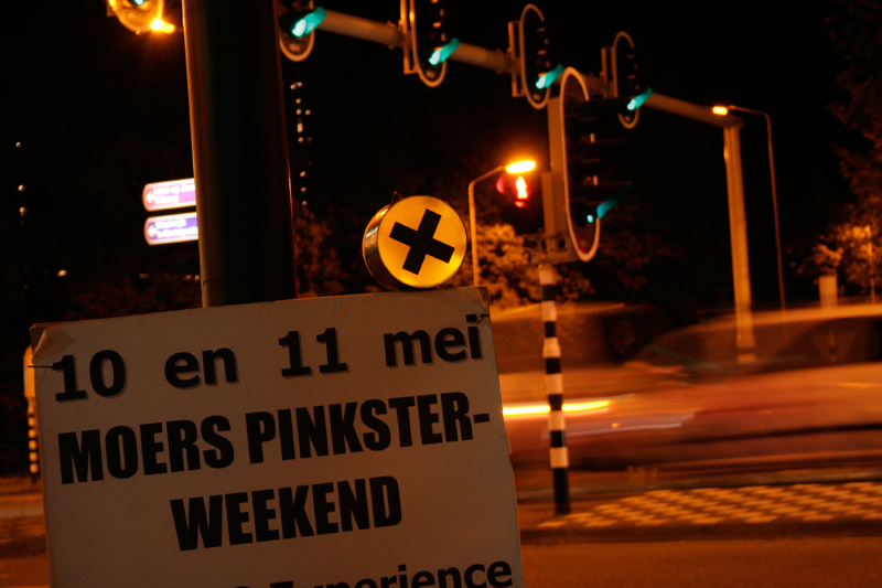 Portable Advertising Sign on the Cheap in Just 10 Steps!!