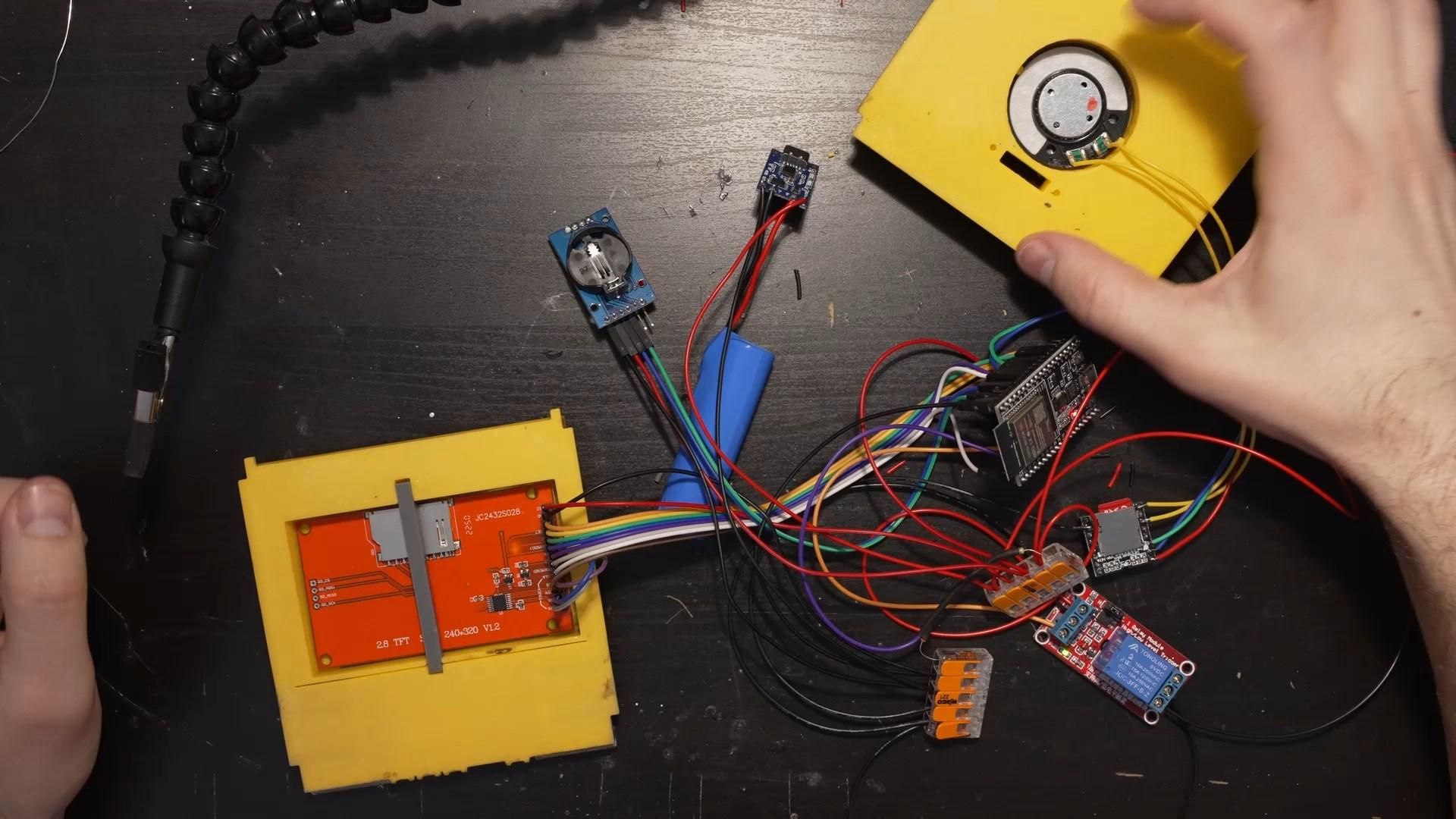 WALL-E Clock & Lamp : 24 Steps (with Pictures) - Instructables