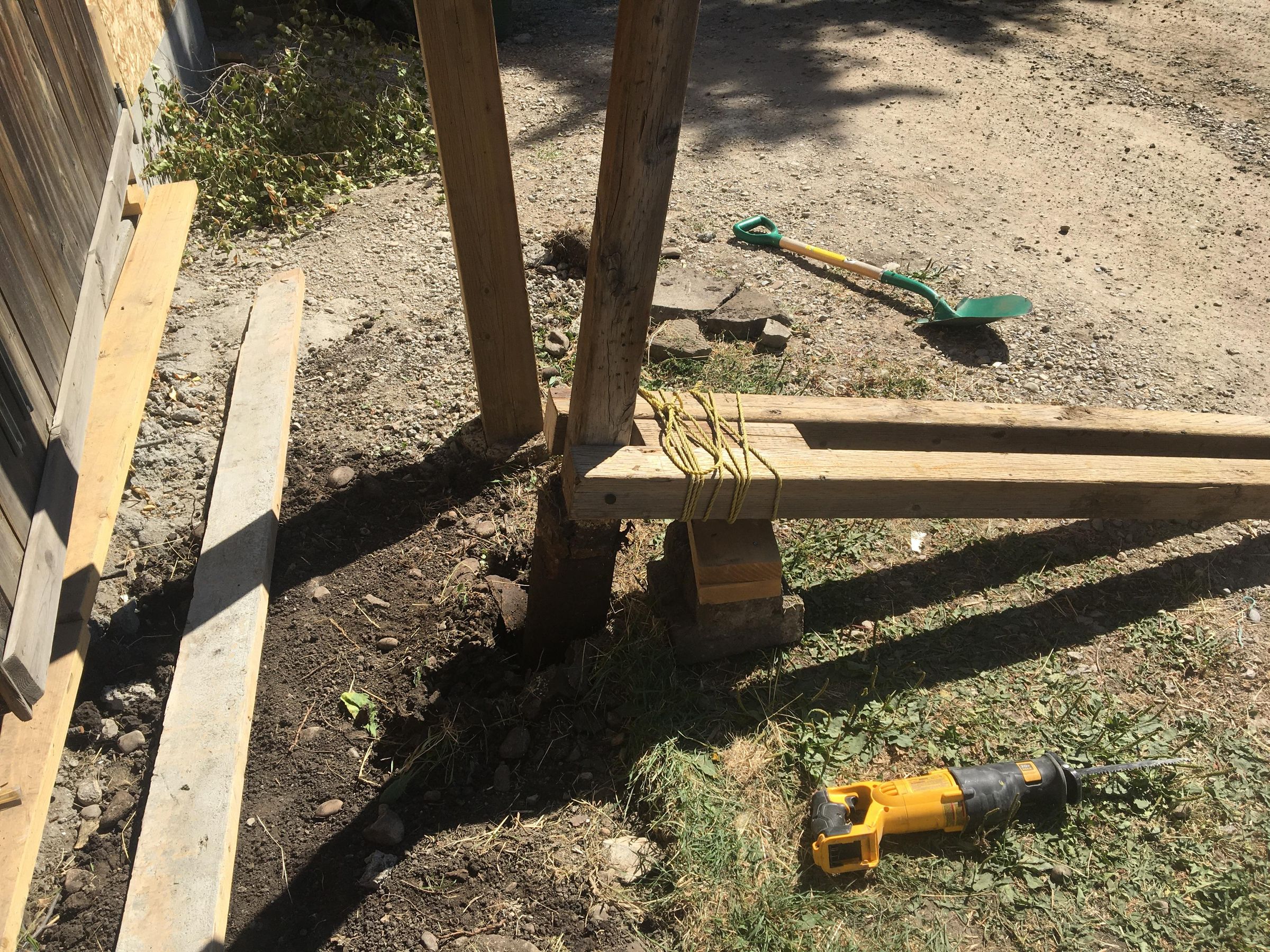 Pull Wooden Fence Posts Set in Concrete WITH NO DIGGING! 7 Steps