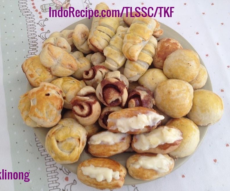 Indonesian Mini Sweet Buns (Roti Unyil)