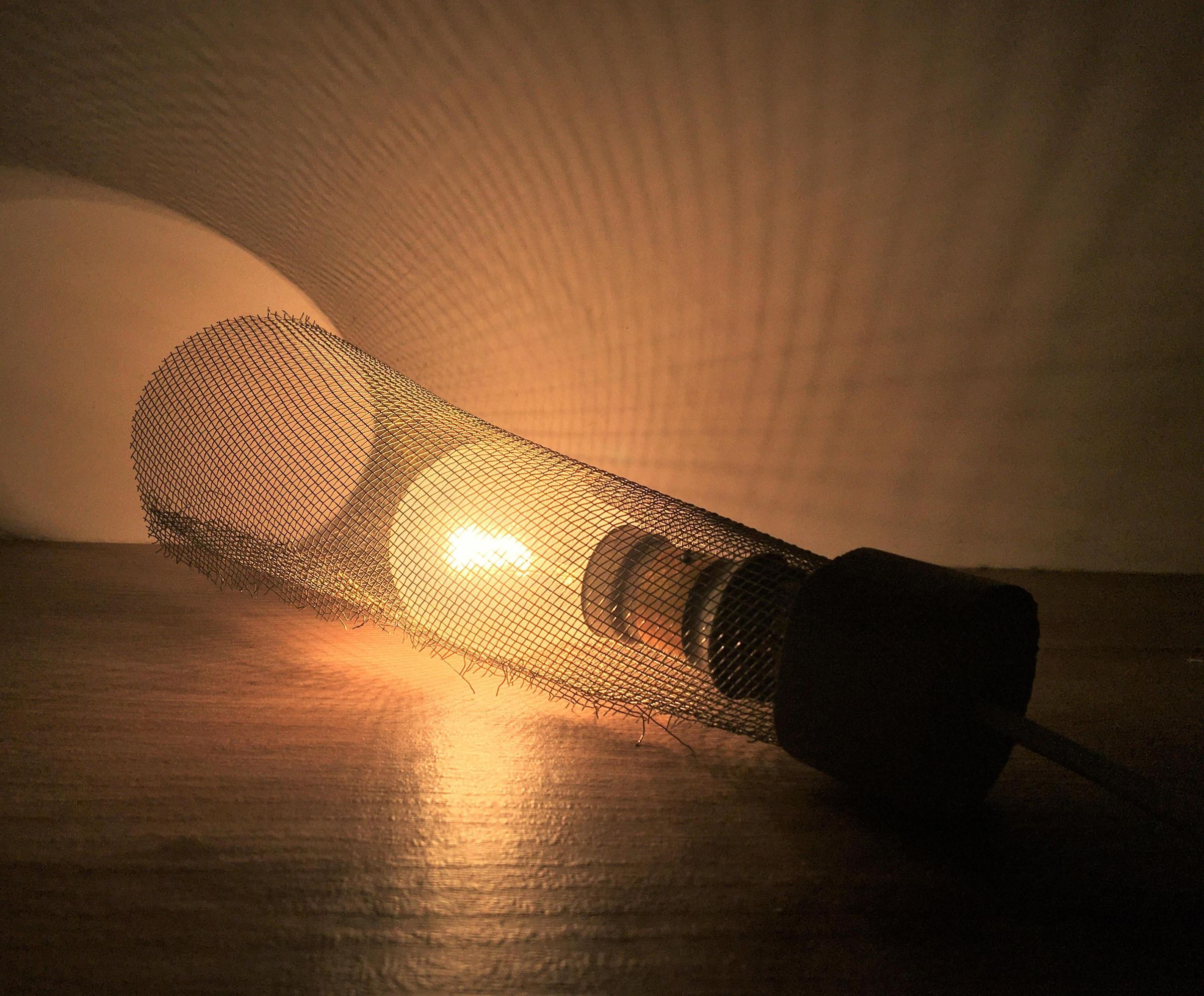 Simple Wire Mesh Lamp