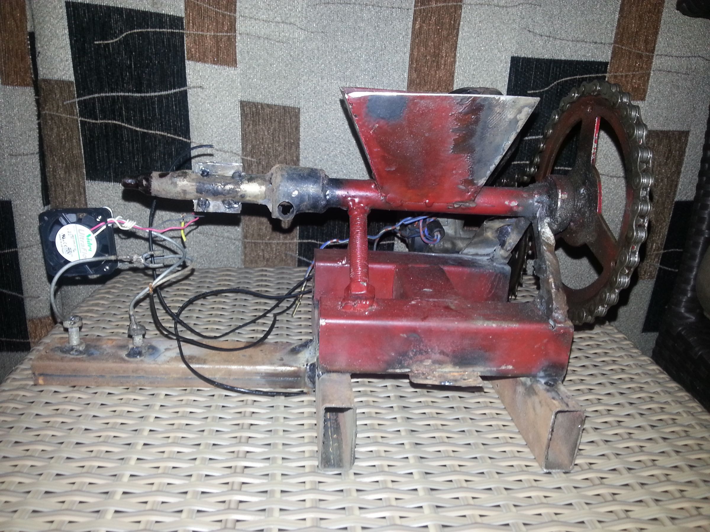 (Delo$tuder) Fillament Maker For 3d Printer On The Cheap (first working prototype)