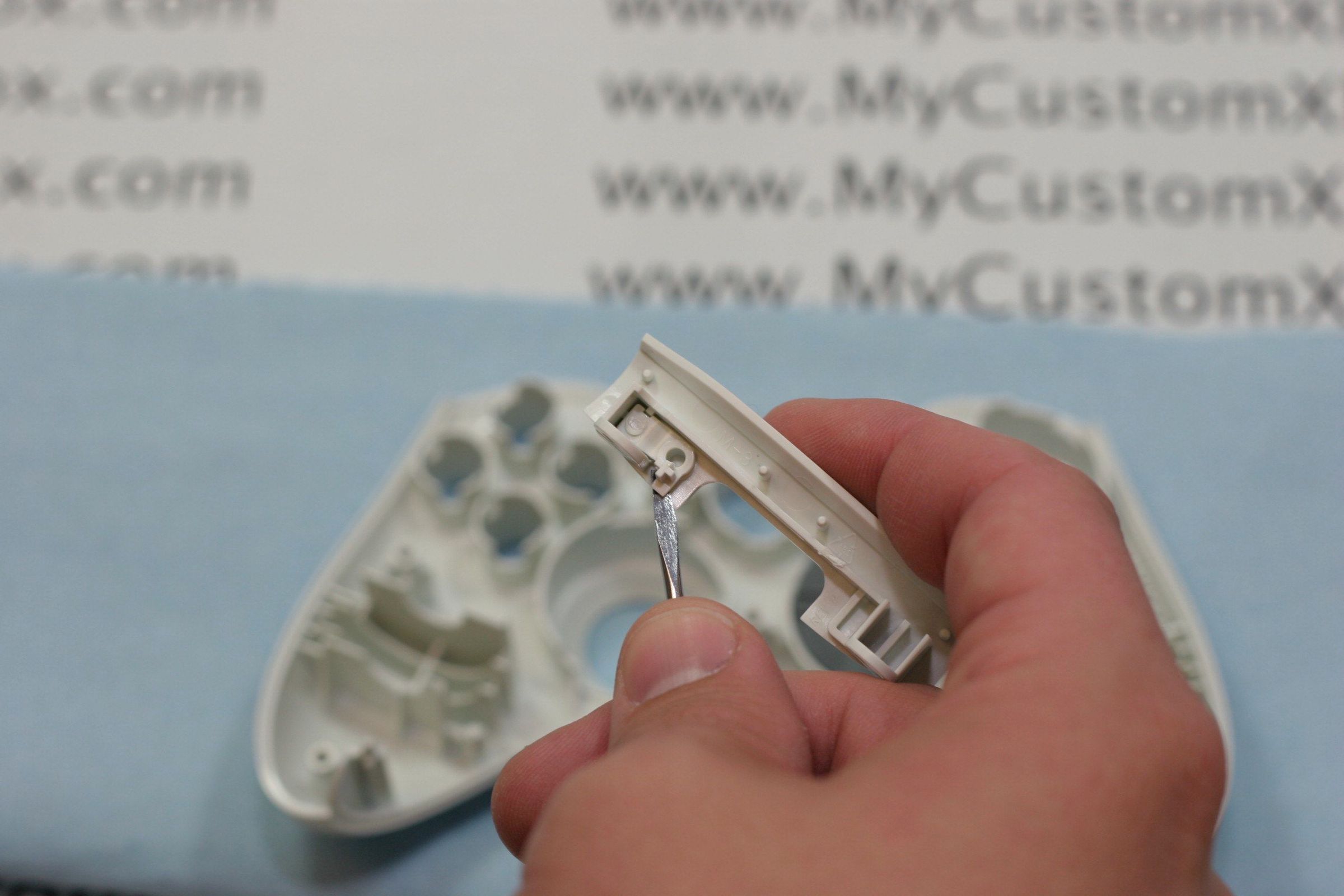 How to Disassemble an Xbox 360 Wireless Controller 18 Steps