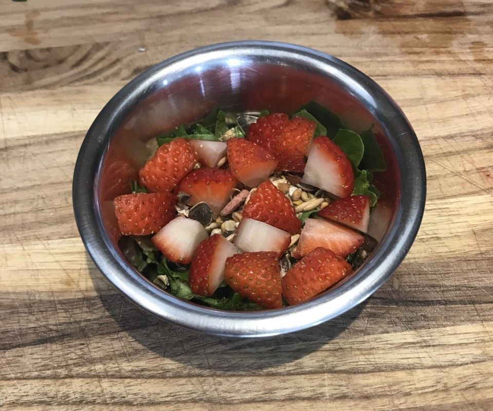 How to Prepare Healthy Foods for Your Pet Cockatiel