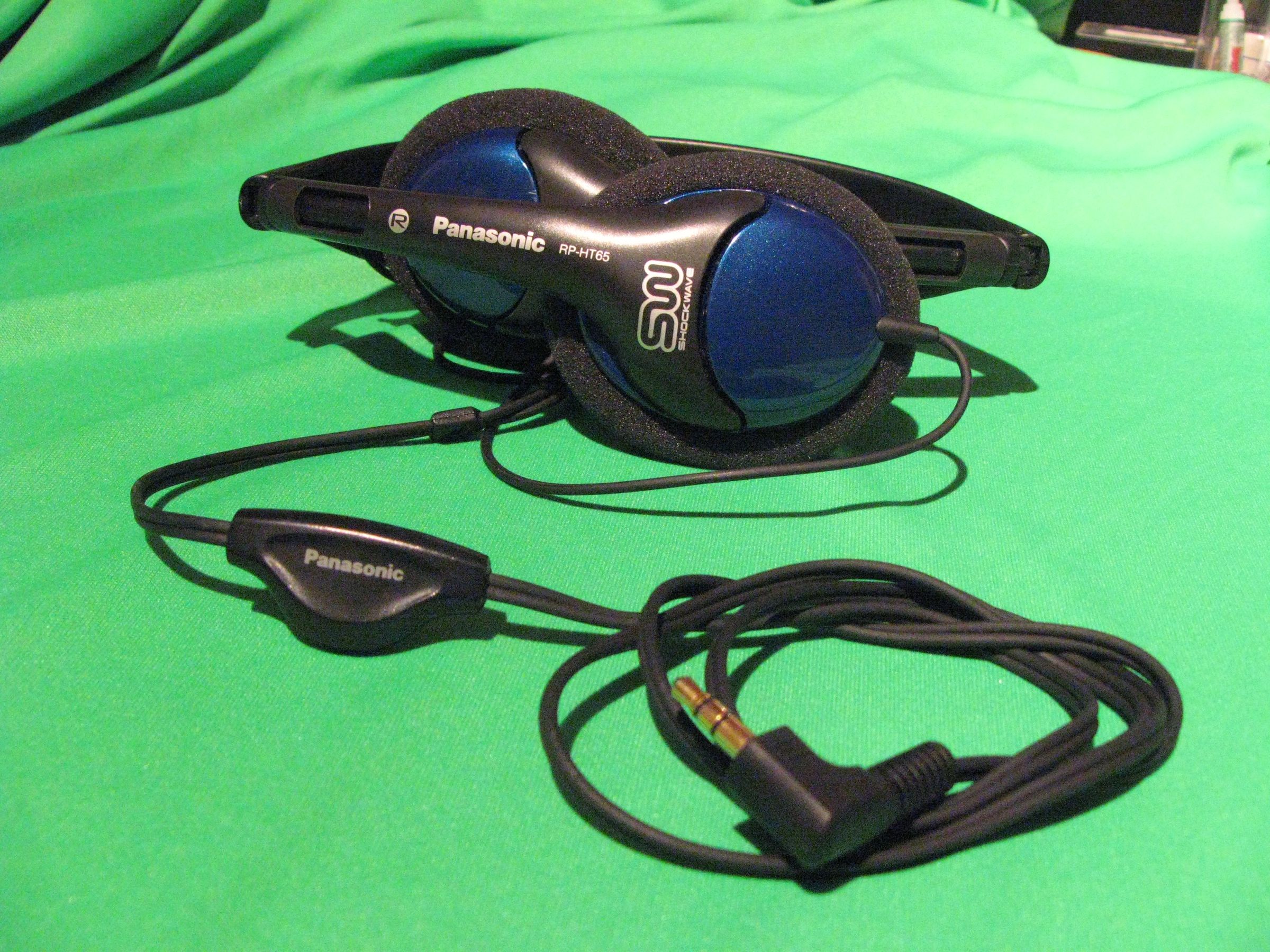 Universal Earbud/Headphone Volume Control 8 Steps (with Pictures