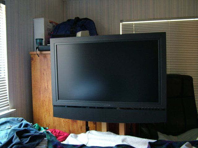$10 LCD TV Floor Stand