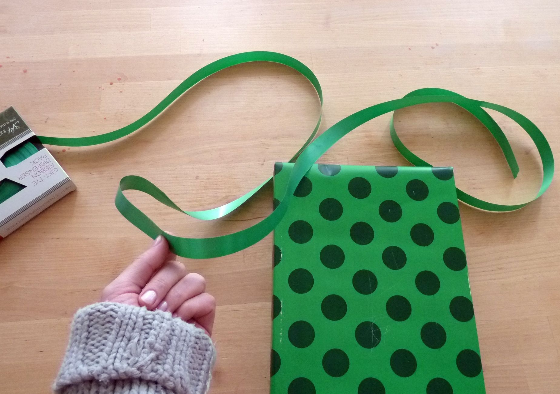 How to Wrap a Present (using Only 3 Pieces of Tape!) 6 Steps (with