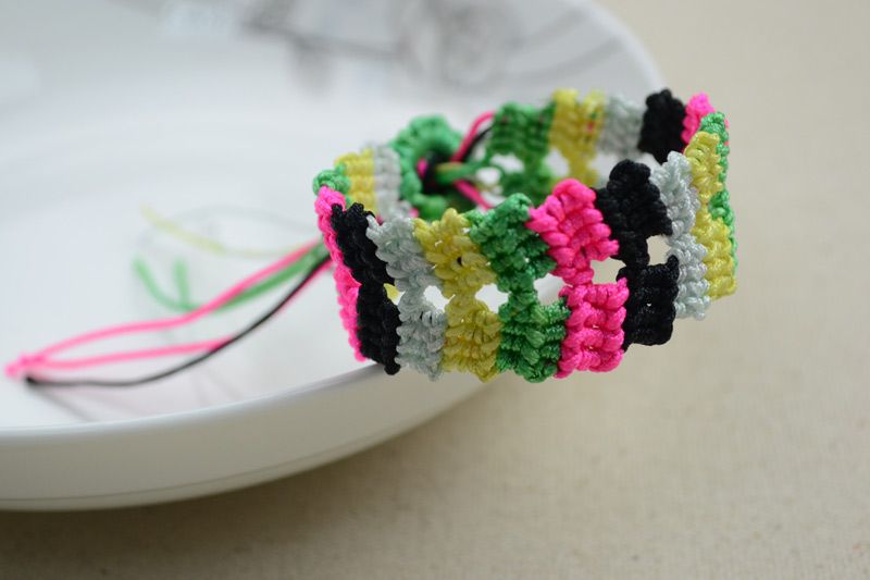 Mothers Day Ideas for Kids- Cool Cord Bracelet Making for Moms