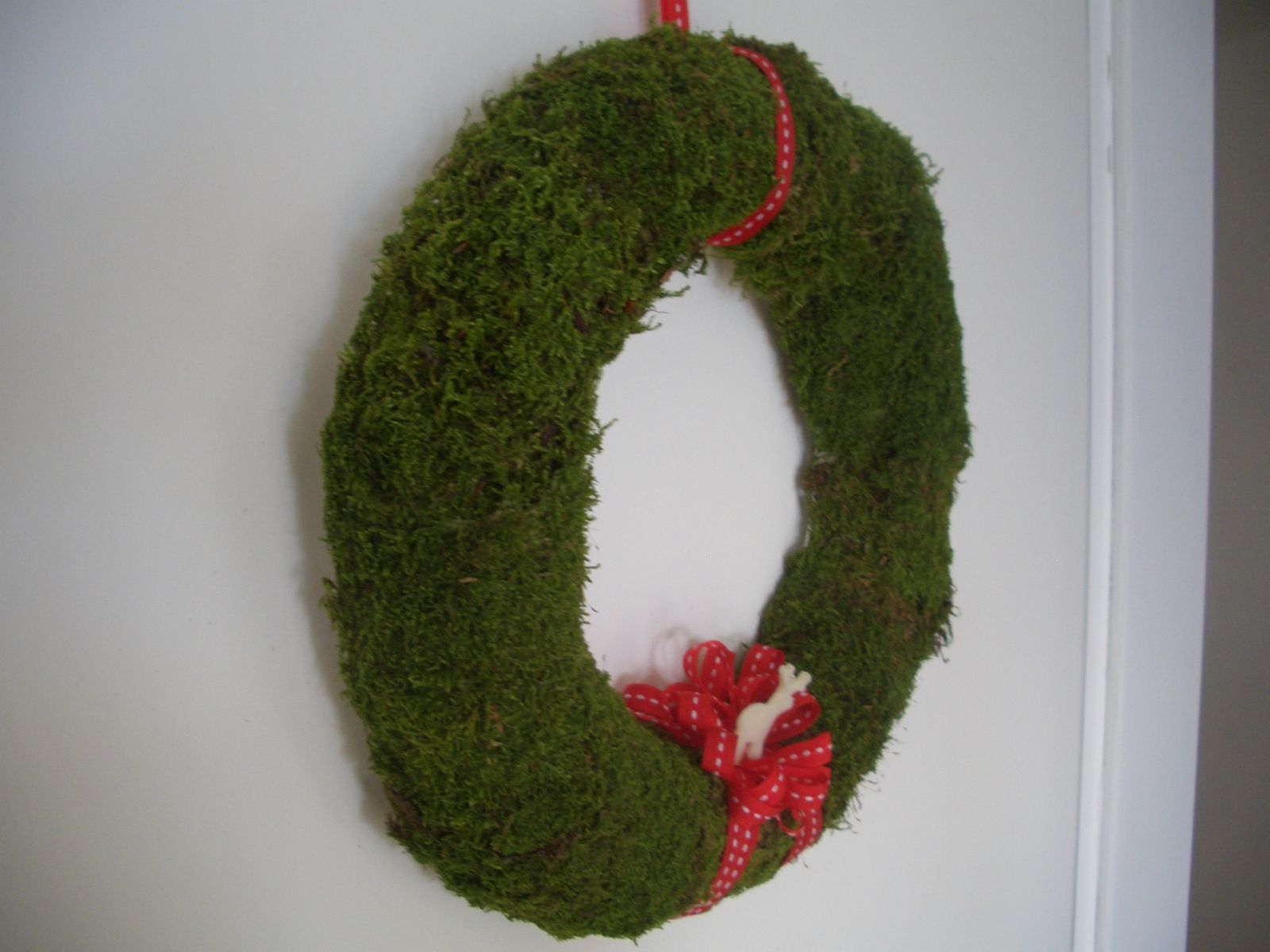 DIY moss wreath