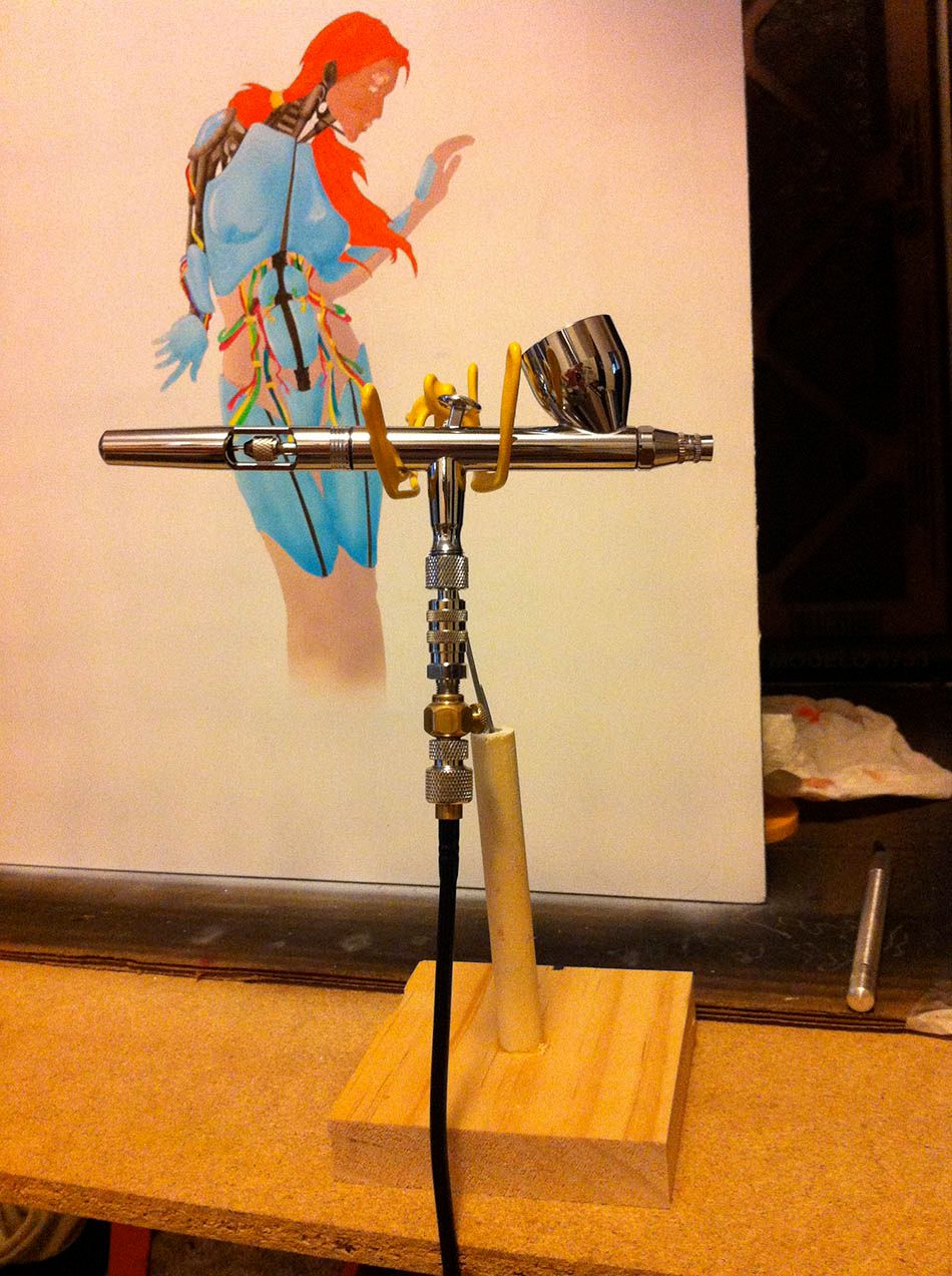 Quick, cheap and easy airbrush holder!