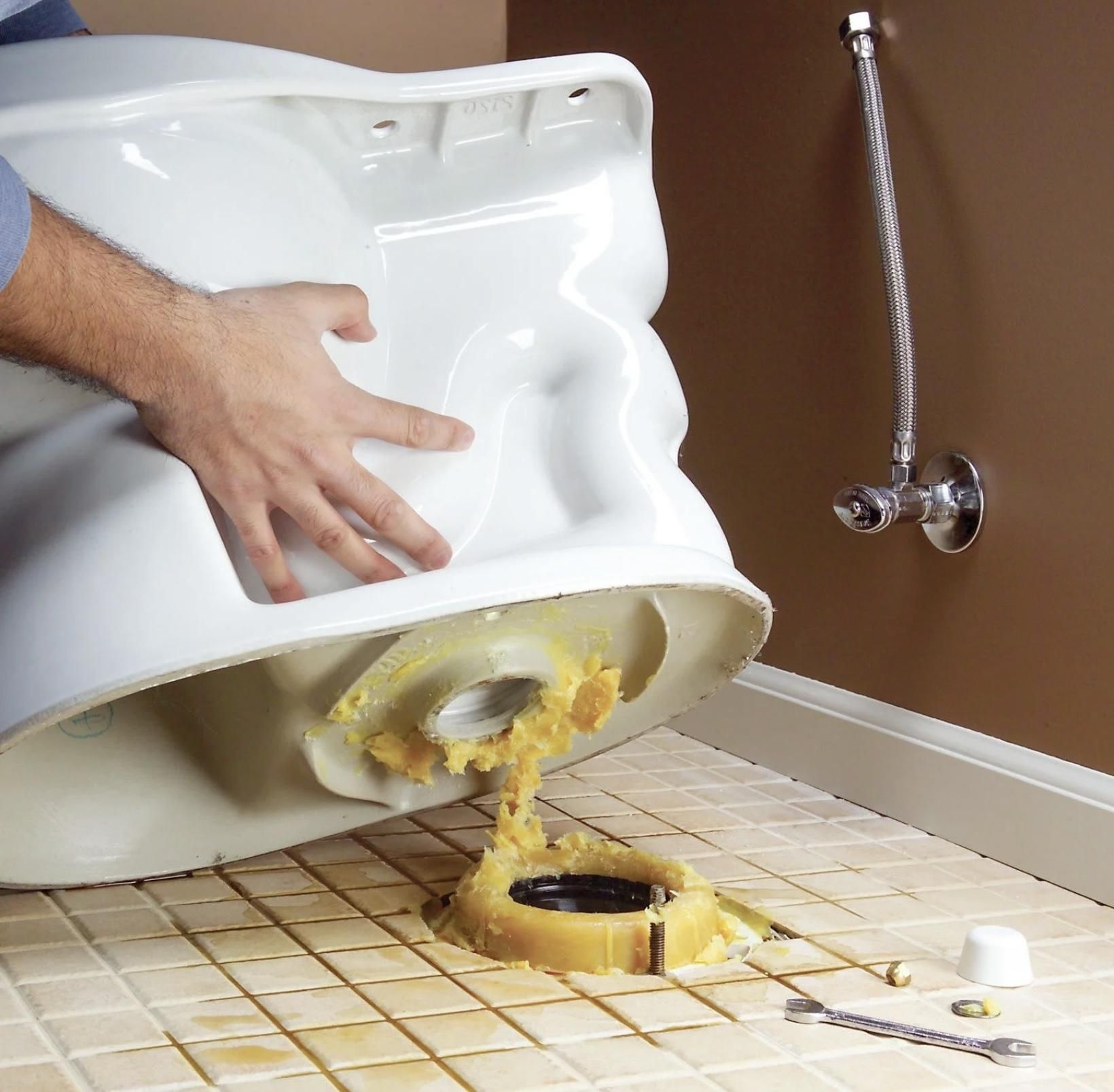How to Replace a Toilet Wax Ring : 6 S…