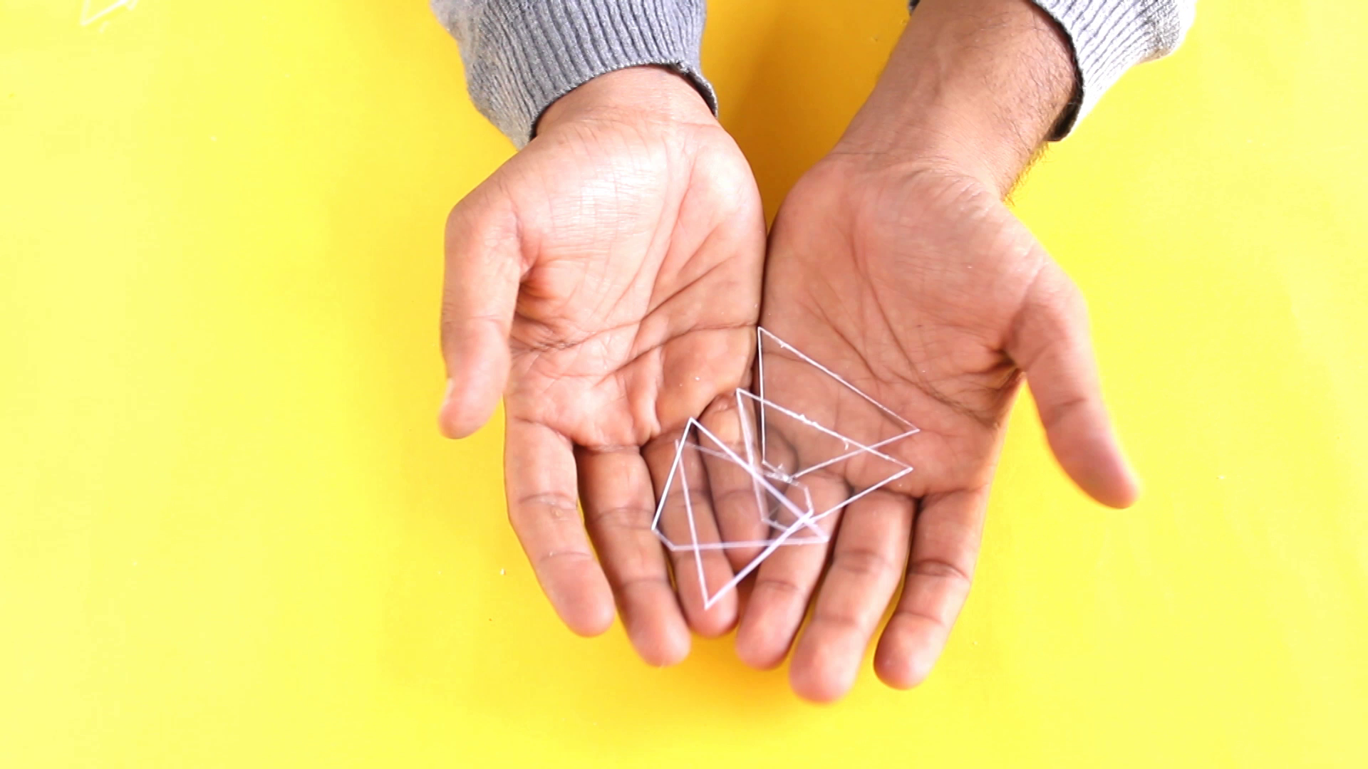 How to Make Smartphone 3D Hologram Projector (EASY) : 5 Steps ...