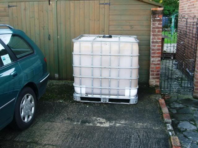 Cladding a 1000 Ltr/250 Gallon IBC Water Tank