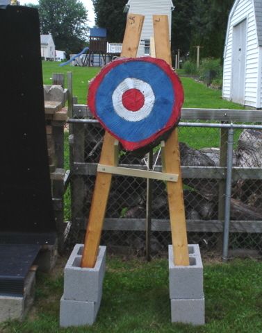 Tripod Easel Support for Knife and Tomahawk Throwing Into a 16" Diameter Target Round