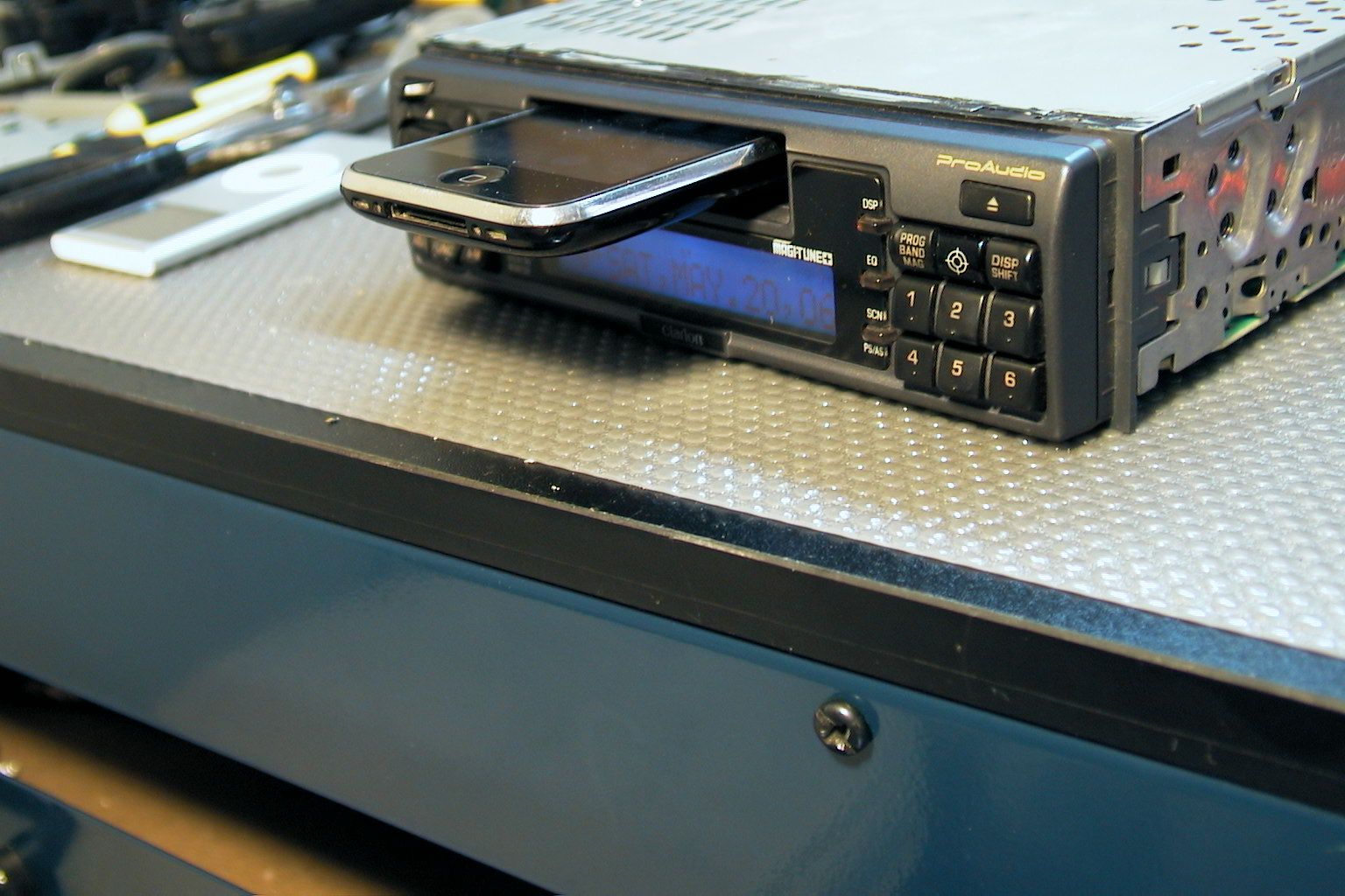-=ver 2.0=- Literally : Dock Your Iphone Itouch Ipod to Your Car Audio Cassette Slot