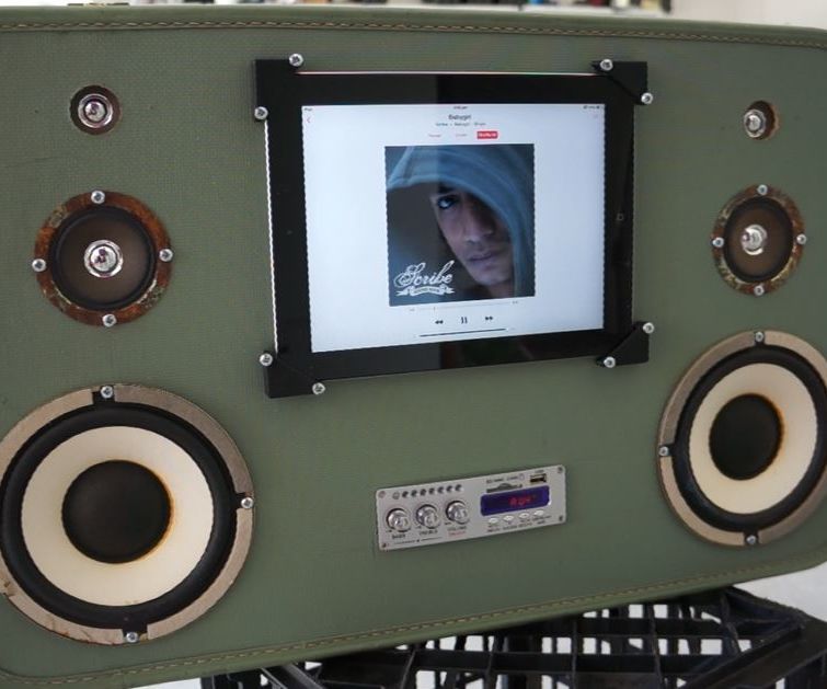 JukeCase: the Suitcase Jukebox