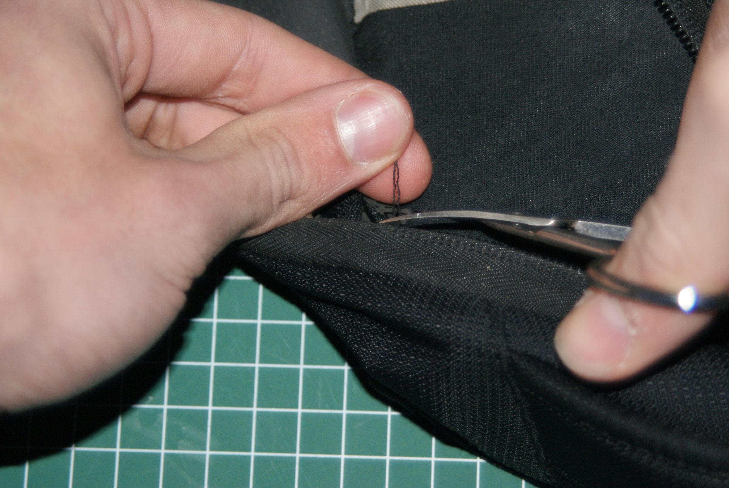 Repairing a Zipper (cheap) 5 Steps Instructables