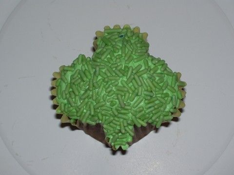 Make Shamrock Cupcakes From Standard Pans
