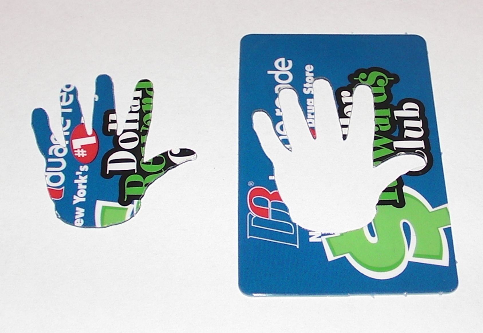 plastic-paper-clips-from-recycled-gift-cards-5-steps-with-pictures