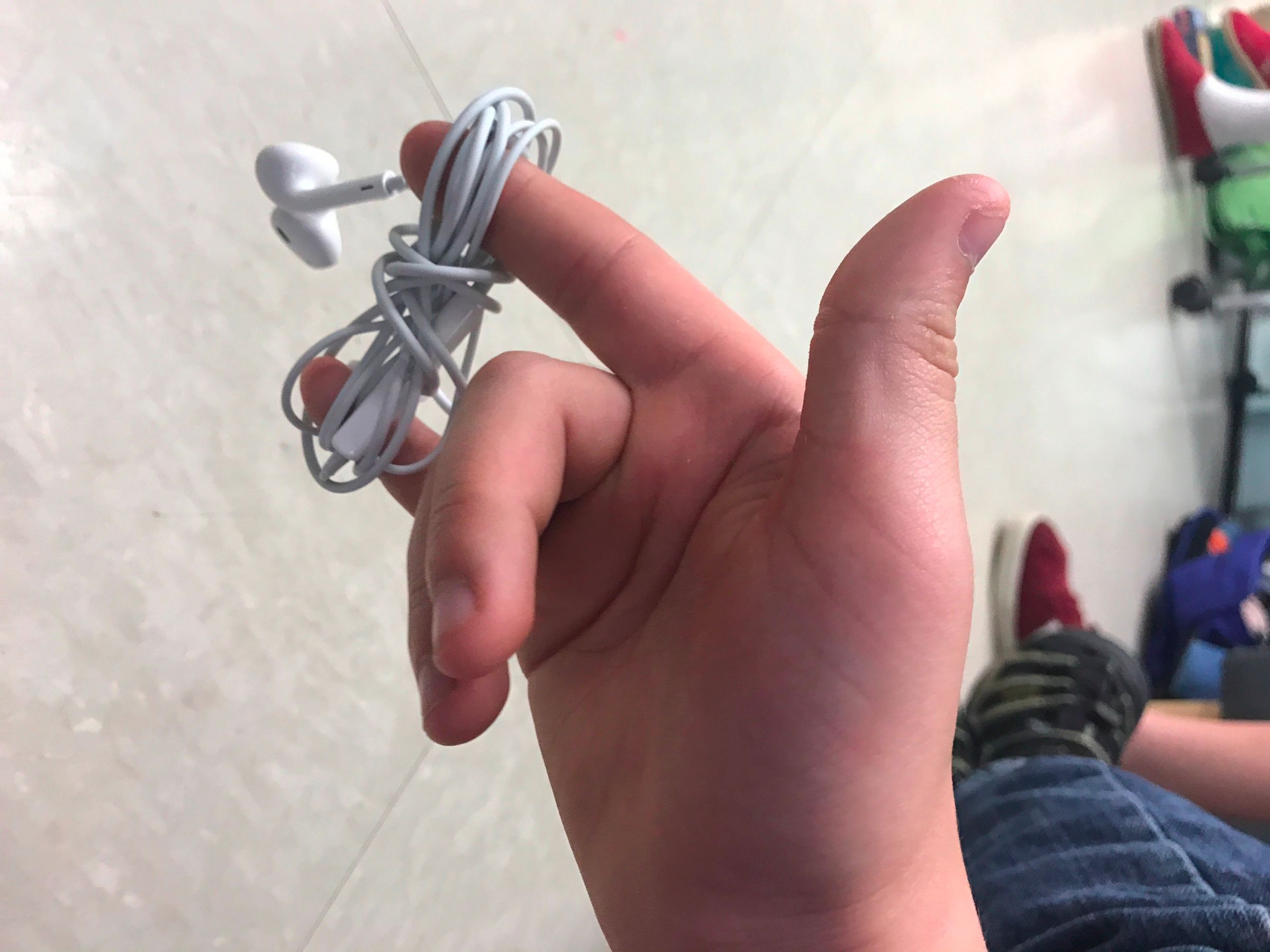 Wrap Up Earbuds to Keep From Tangling! 4 Steps Instructables