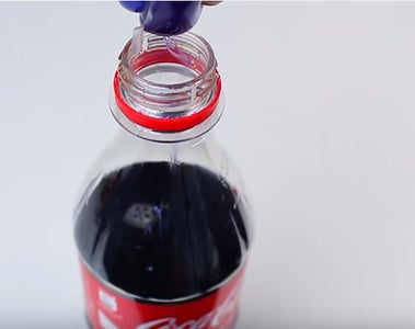 Mixing Cola and Washing GEL Results in a Very Unexpected and Dazzling Reaction!