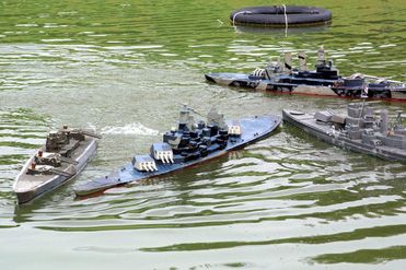 How to Build and Arm a Scale Model Battleship From Scratch : 27 Steps ...