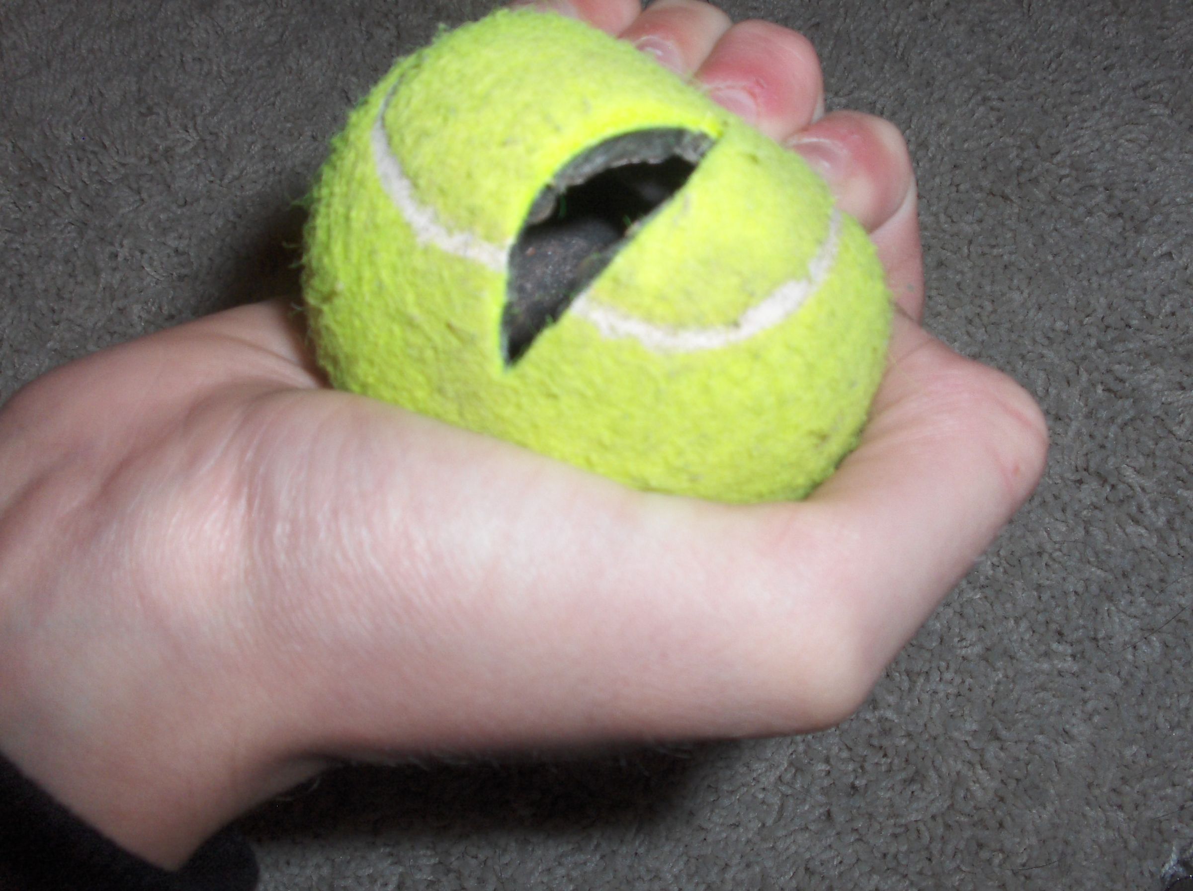 How to Make a Heavy Duct Tape Tennis Ball (Pitcher's Ball) 5 Steps
