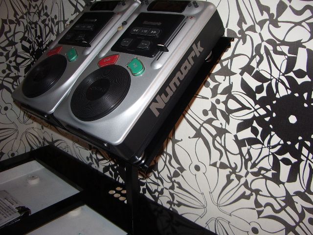 How to Build a CD-DJ / Laptop Stand for 20€