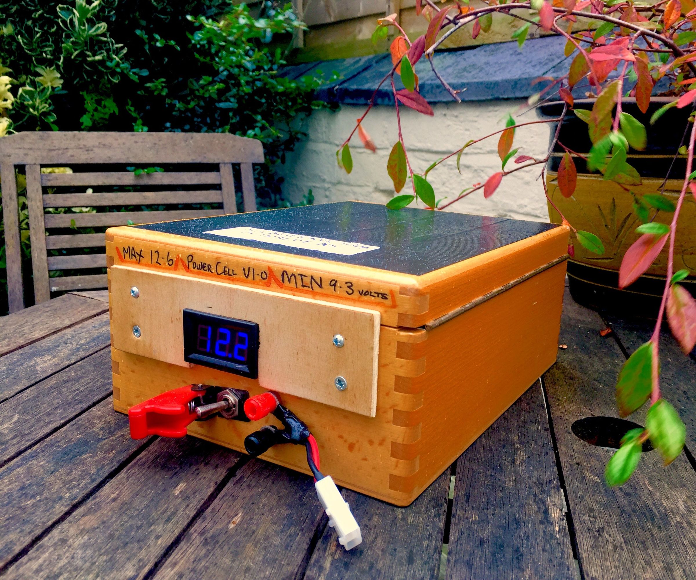 Recycle Laptop Batteries - 12V Power Wall/Box! 回收筆電電池 - 12V電源牆/盒！