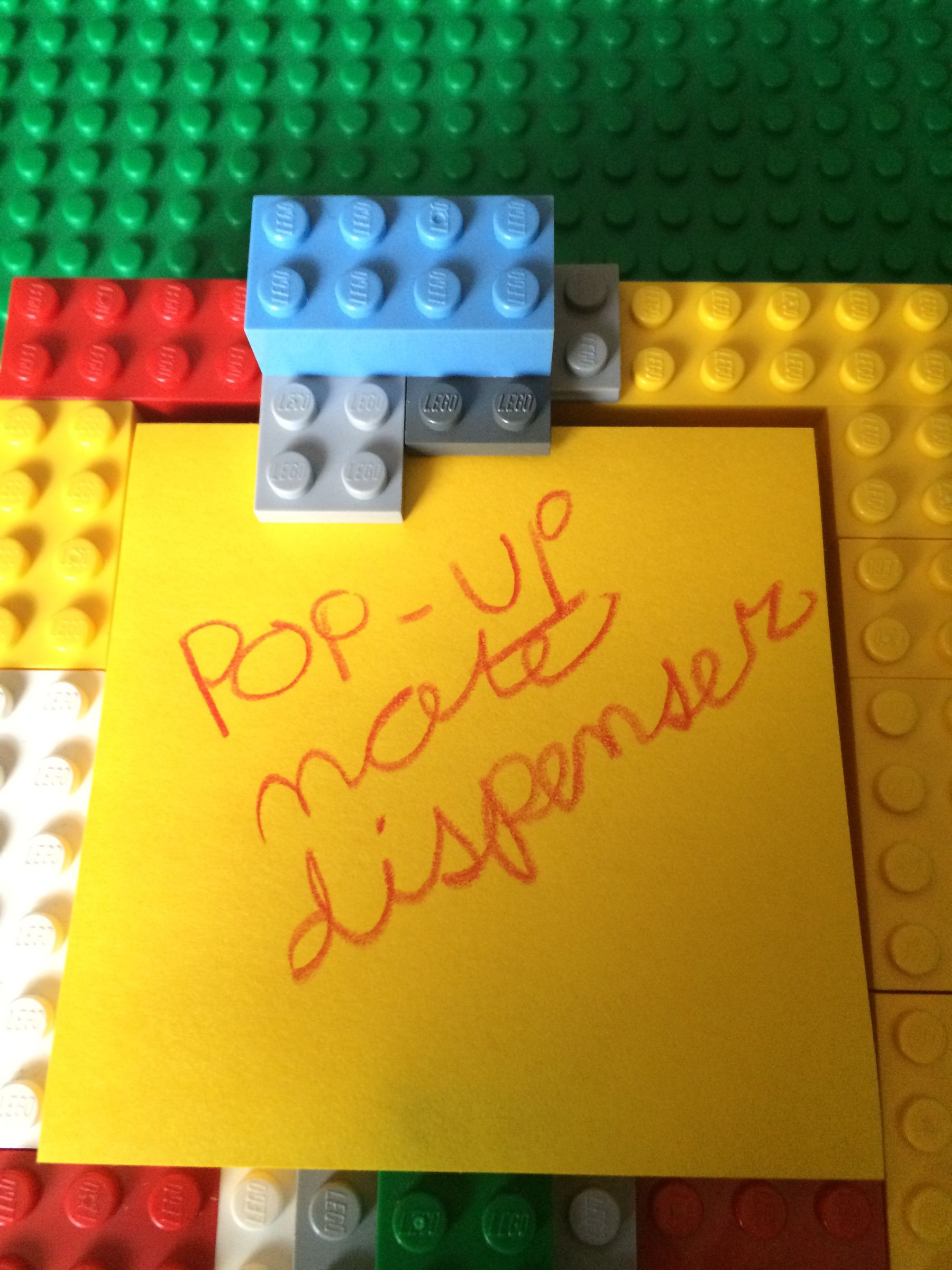 LEGO Pop-Up Note Dispenser!
