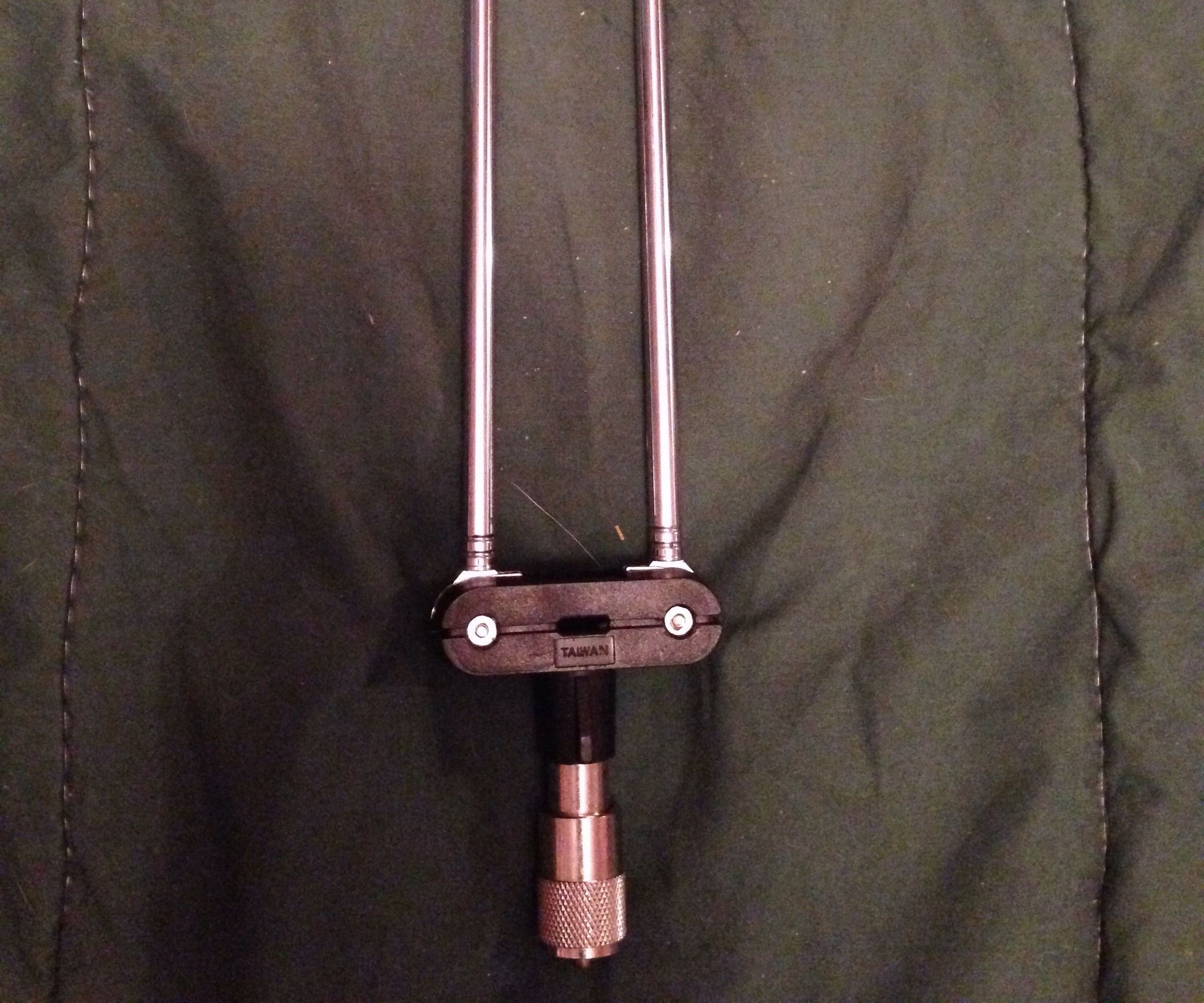 Simple Dipole With a Balun Attached