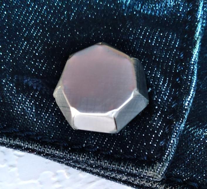 Button Using Hot Glue and Soda Can