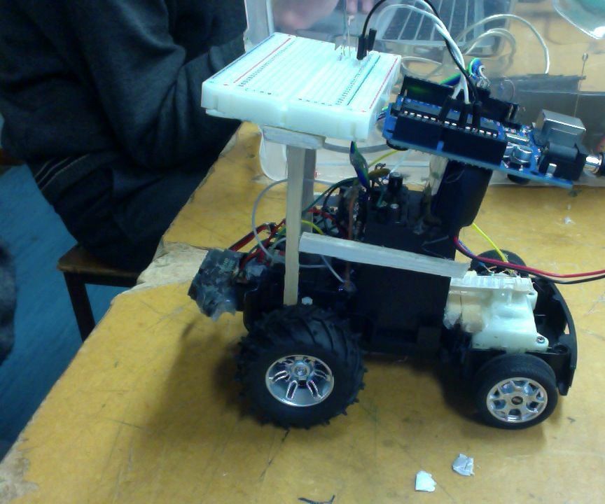 Autonomous Arduino Car With Infrared Proximity Sensor 