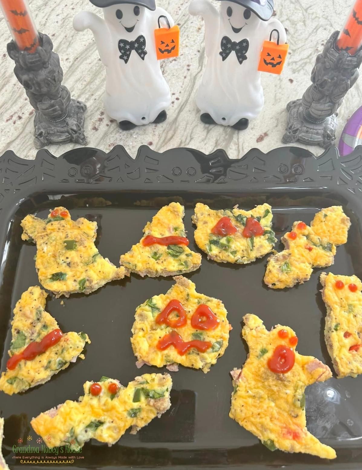 HALLOWEEN BREAKFAST BITES
