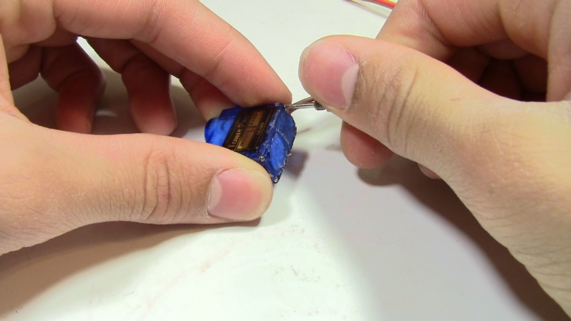 Hack a TowerPro Micro Servo to Spin 360 / Continuous Rotation 6 Steps