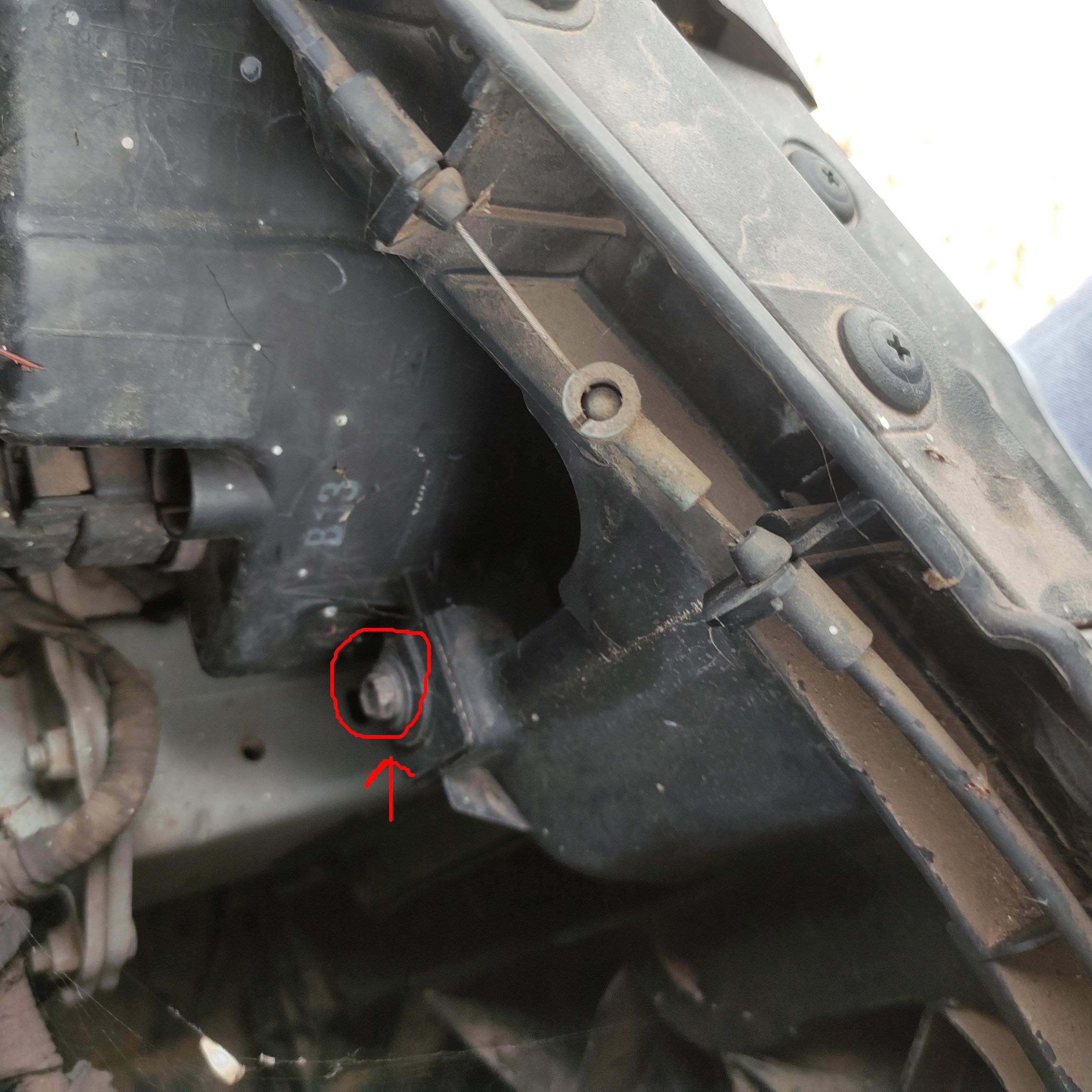 Low Beam Bulb Replace - Hyundai I30 2007-2011 : 6 Steps - Instructables