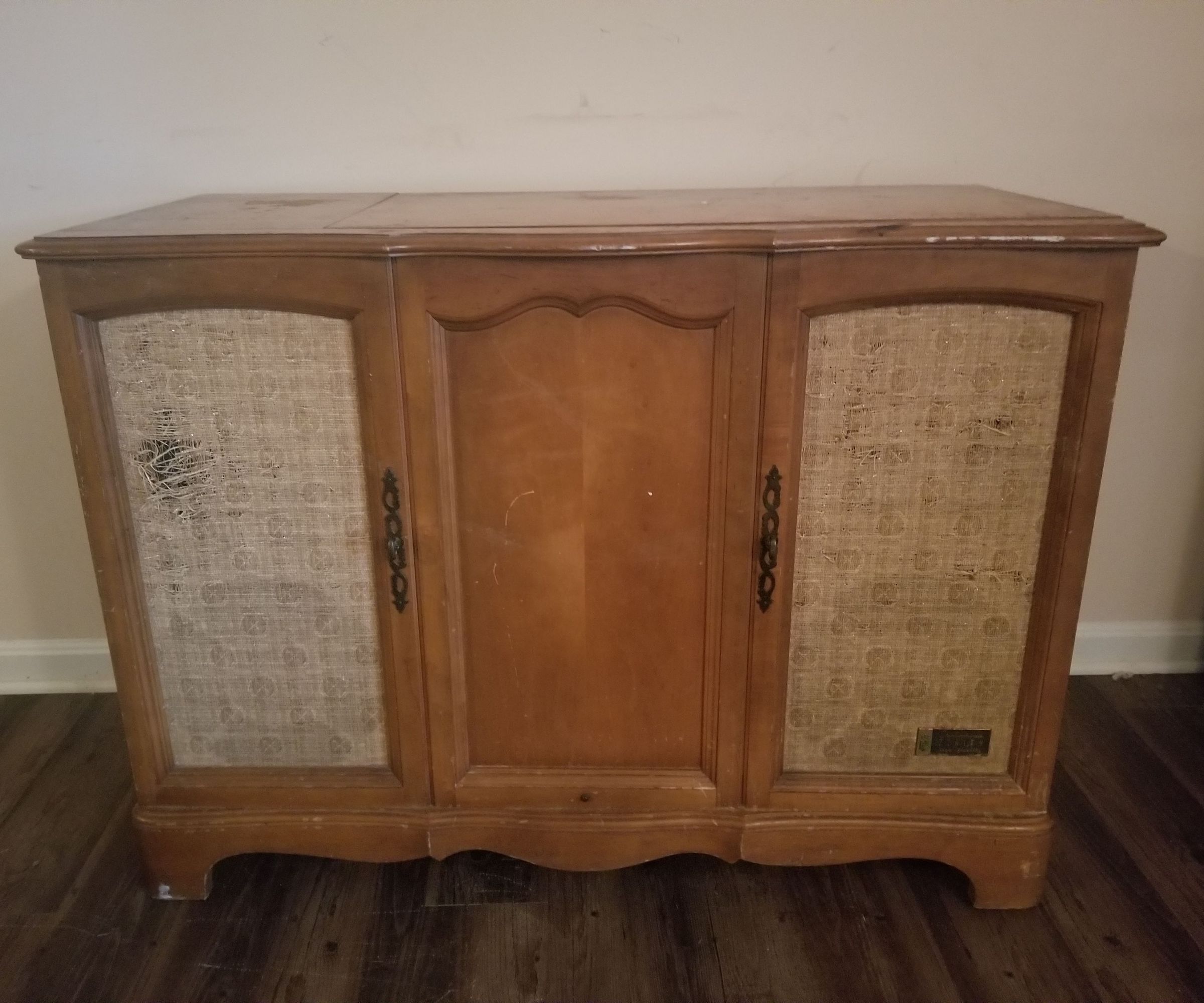 How to Refinish Vintage Wooden Furniture 
