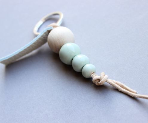 DIY - Keychain With Porcelain Balls and Leather Cord