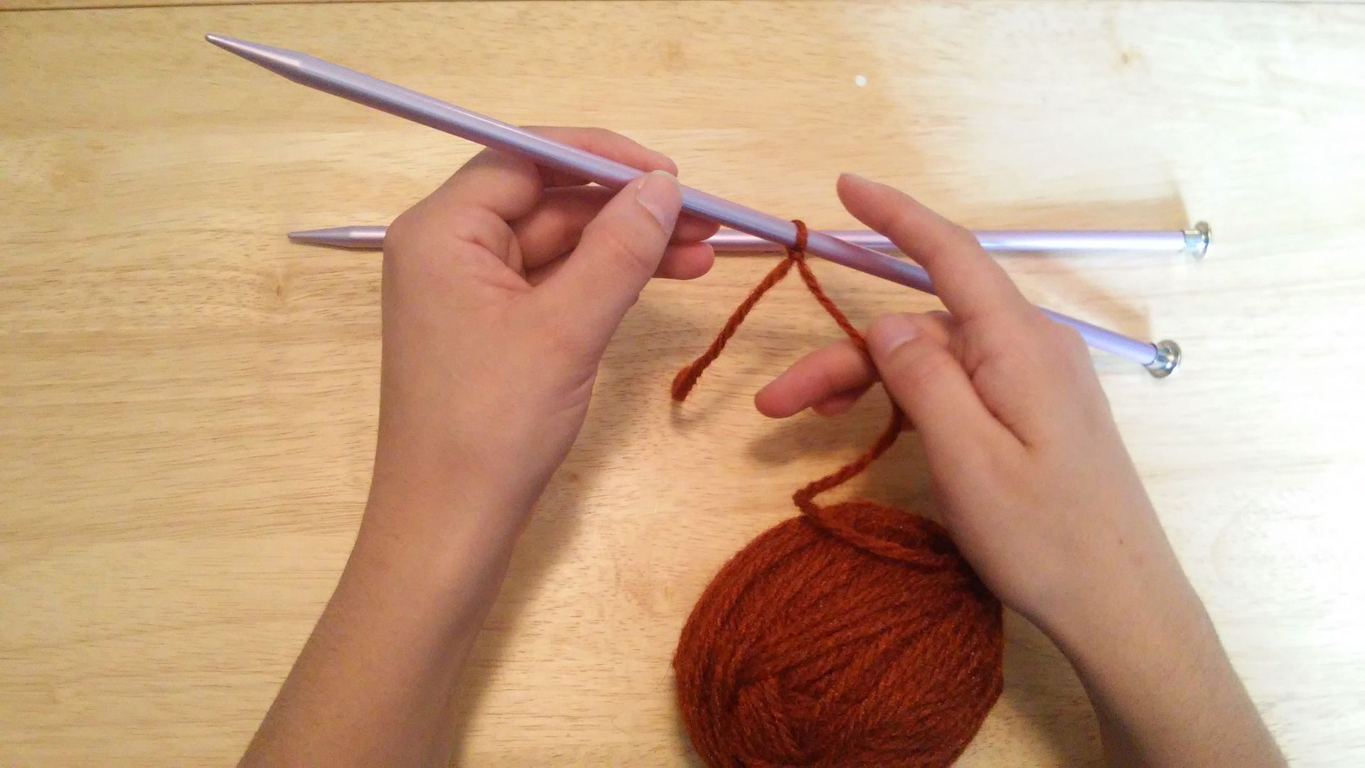 Lefty Knitting 101: Casting on a Stitch : 5 Steps Instructables