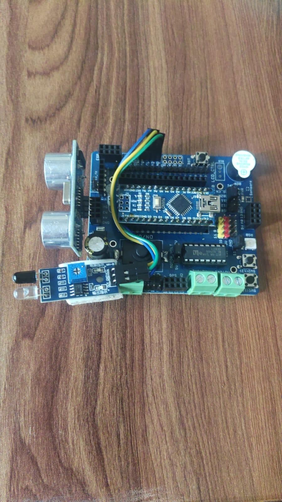 Perimeter Intrusion Bot ใช้ Arduino Nano Ultrasonic IR Sensor และ DESHBOT Shield