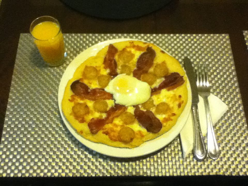 THE ULTIMATE BREAKFAST PIZZA!!!