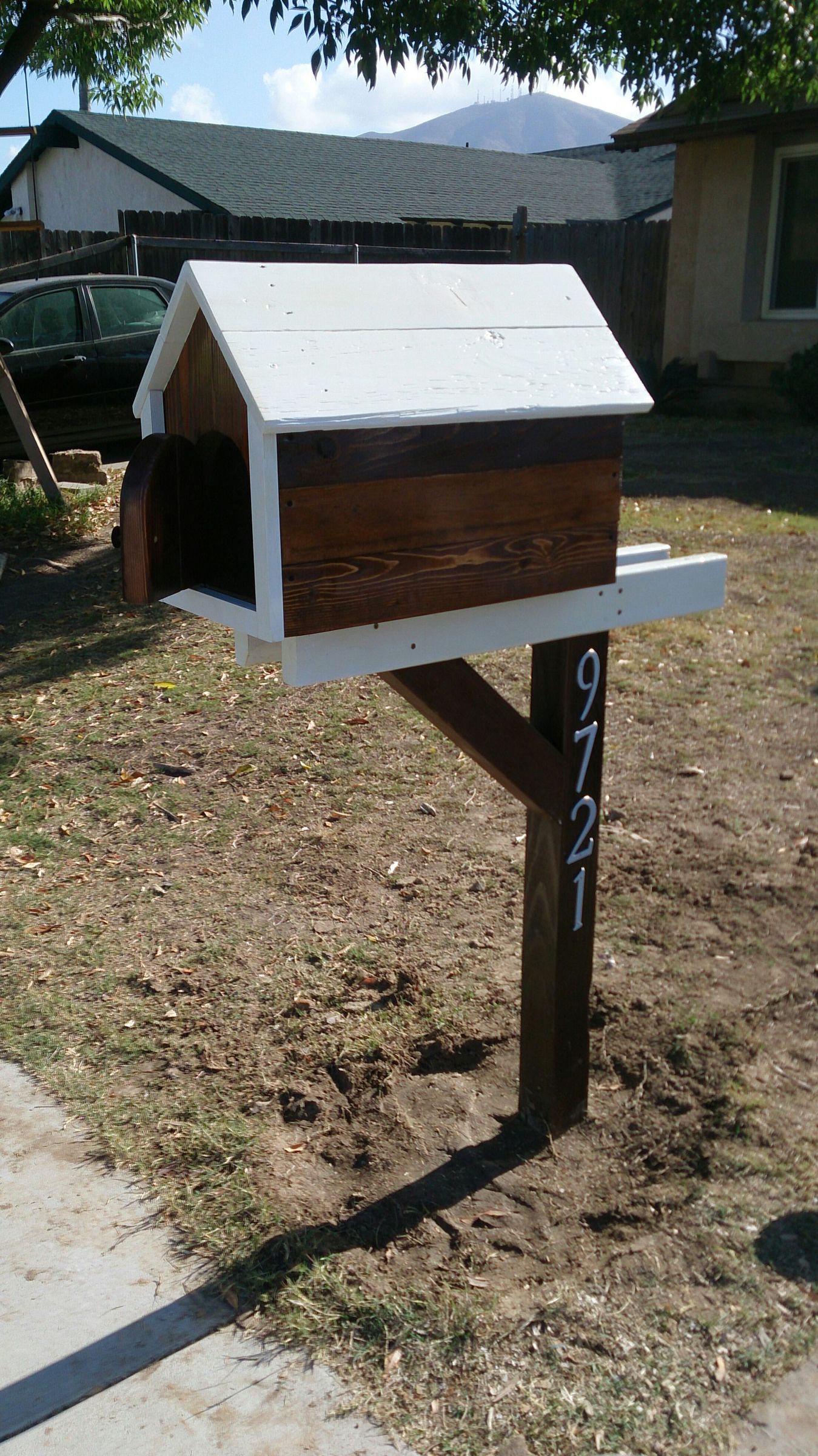 How to Build a Pallet Mailbox