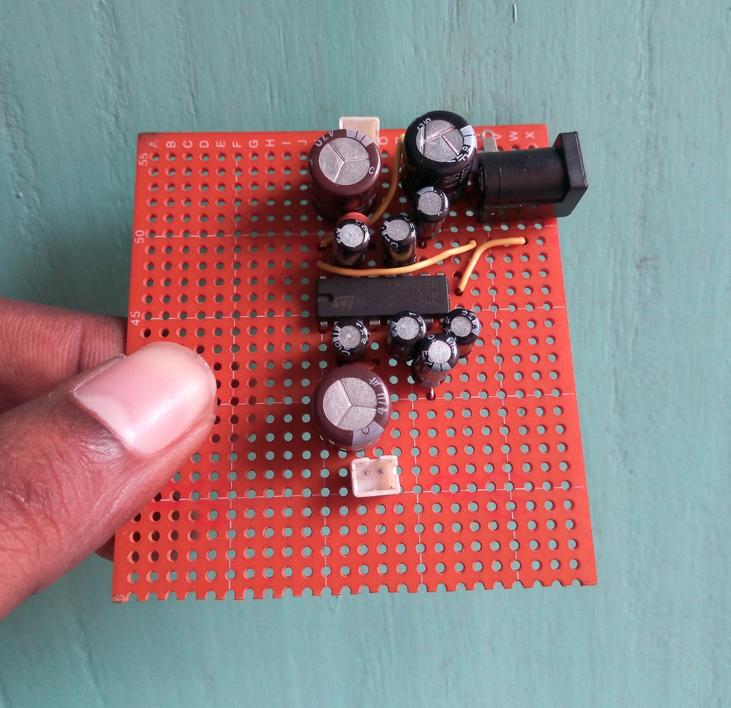 Desk Amplifier With Audio Visualization, Binary Clock & FM Receiver : 8 ...